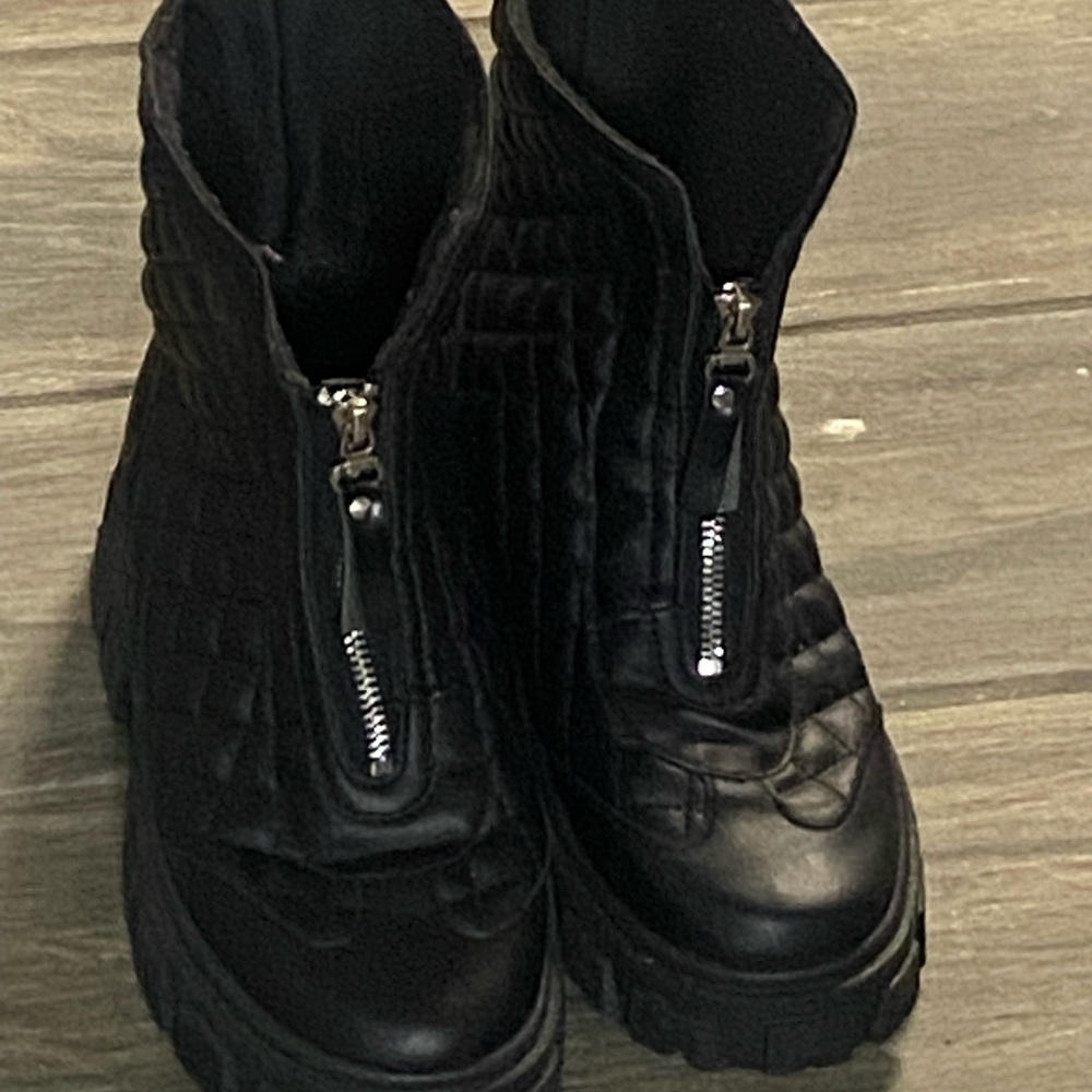 Quilted Black Platform Boots with Zipper